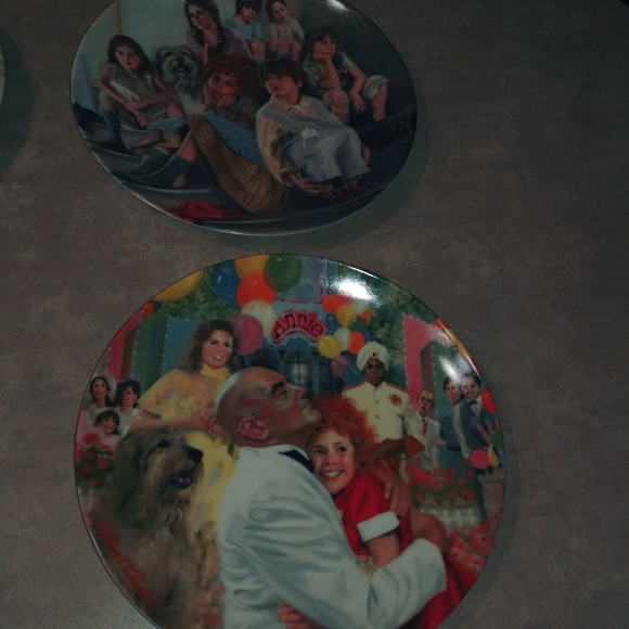 Edwin M. Knowles collector Annie Plates - Picture 4 of 5